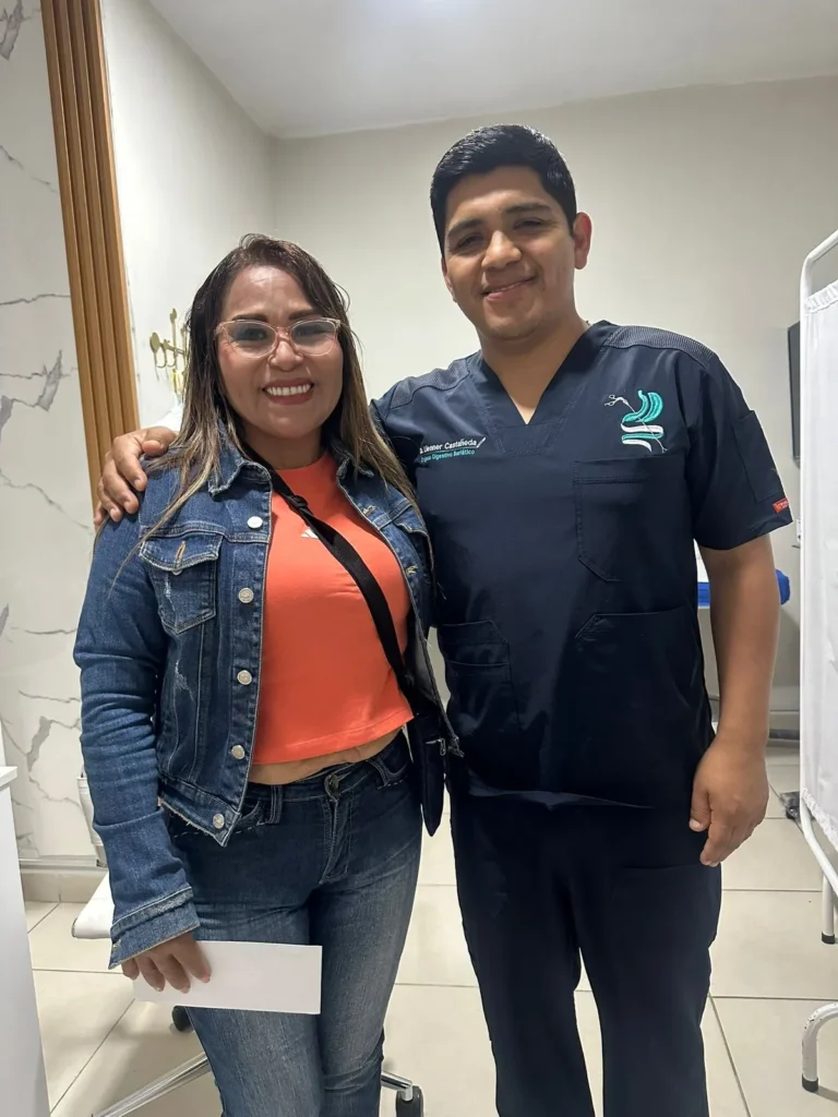 Pacientes satisfechos después de cirugía laparoscópica con resultados exitosos.